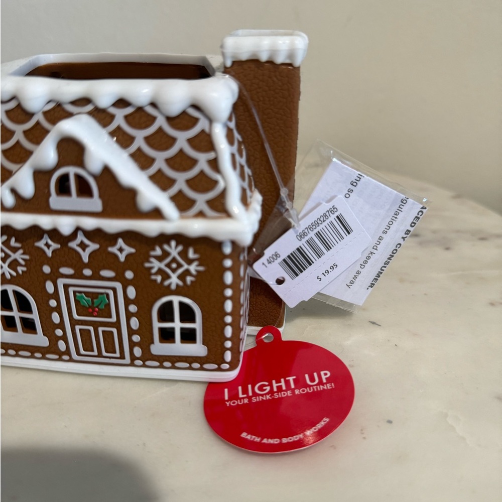 Bath & body works gingerbread house soap holder - Picture 2 of 5